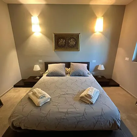 Rose On The Arona Appartement