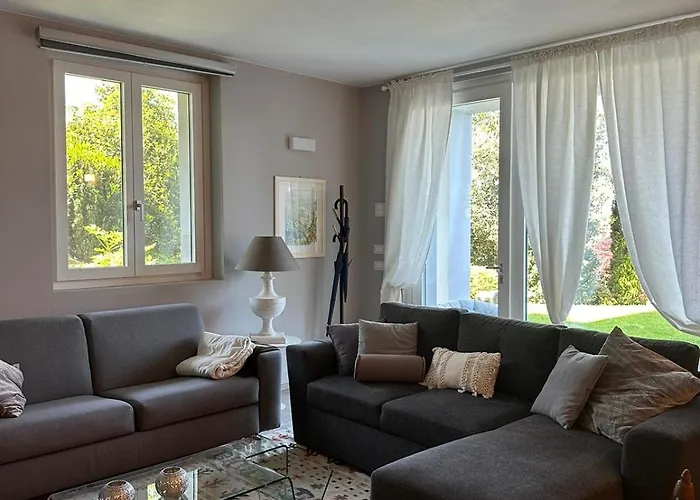 Rose On The Arona Daire